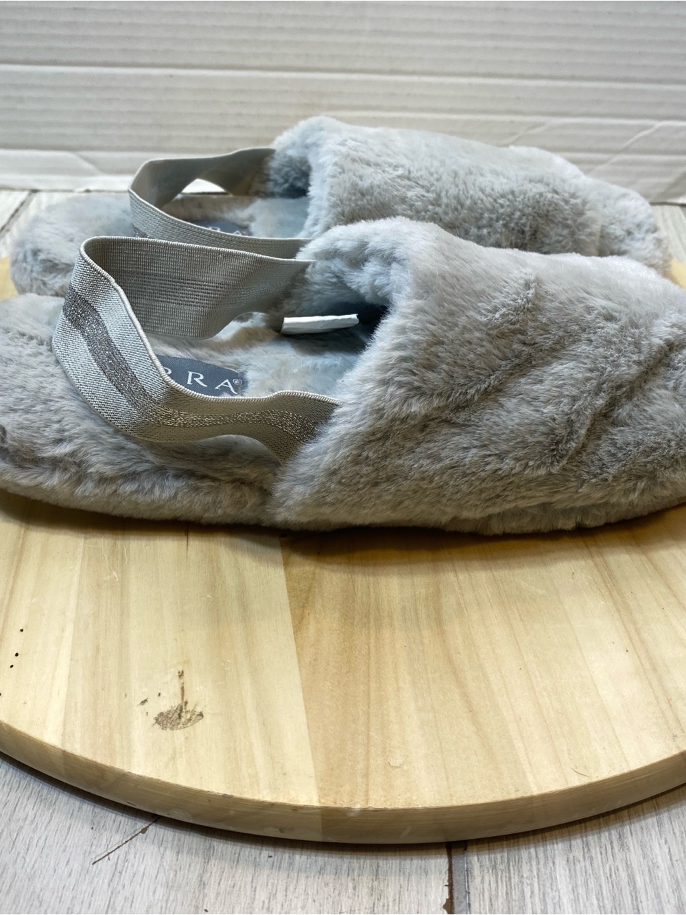 Serra Gray Faux Fur Slippers Women's Size 9/10 Open Toe Elastic Slingback Cozy⁠